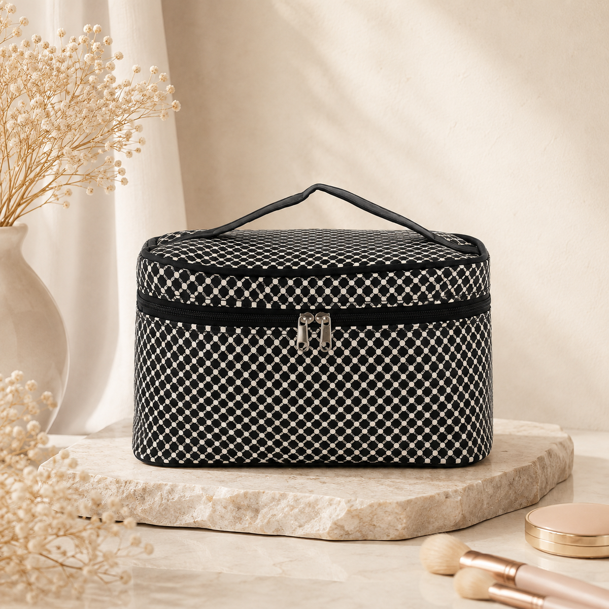 Glowth diamond weave toiletry bag, product photo